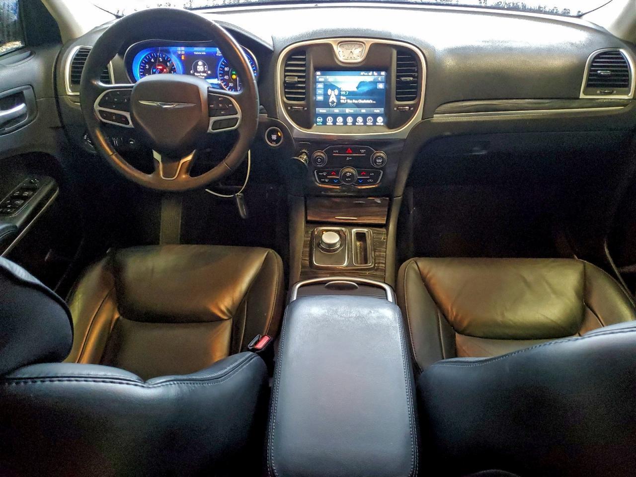 2019 CHRYSLER 300