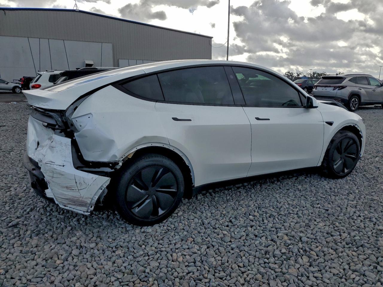 2026 TESLA MODEL Y