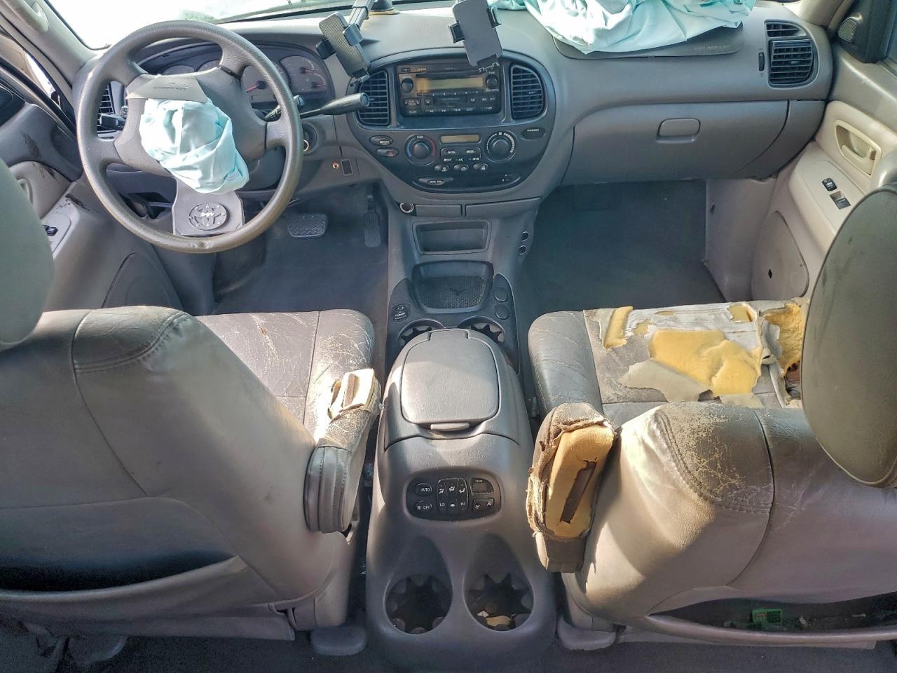 2004 TOYOTA Sequoia
