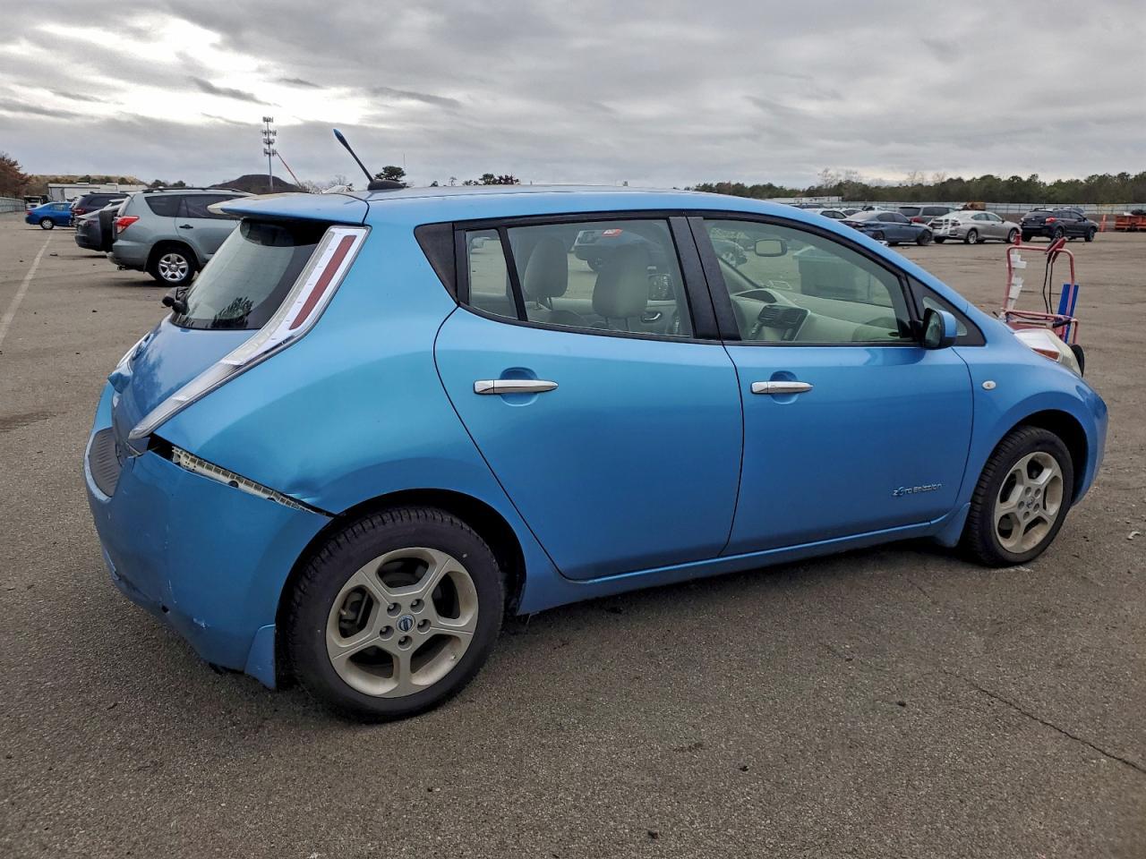 2011 NISSAN LEAF