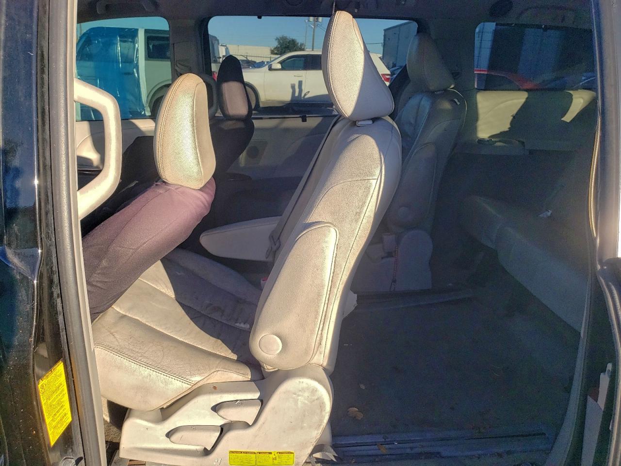 2012 TOYOTA SIENNA
