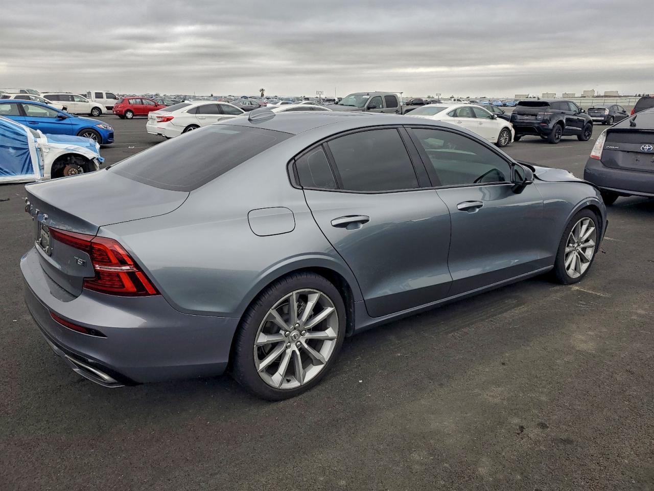 2021 VOLVO S60