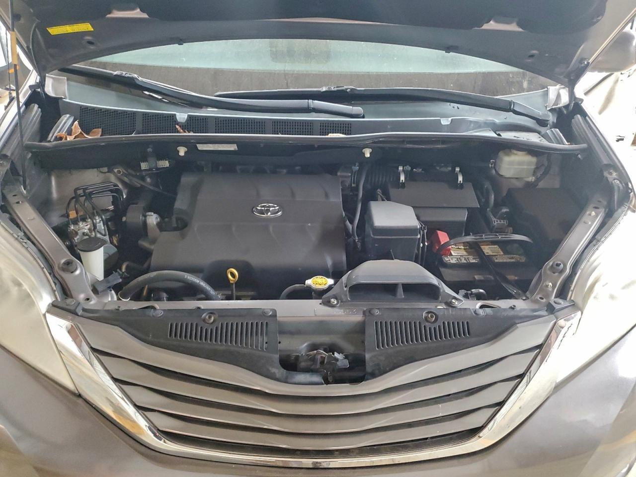2014 TOYOTA SIENNA