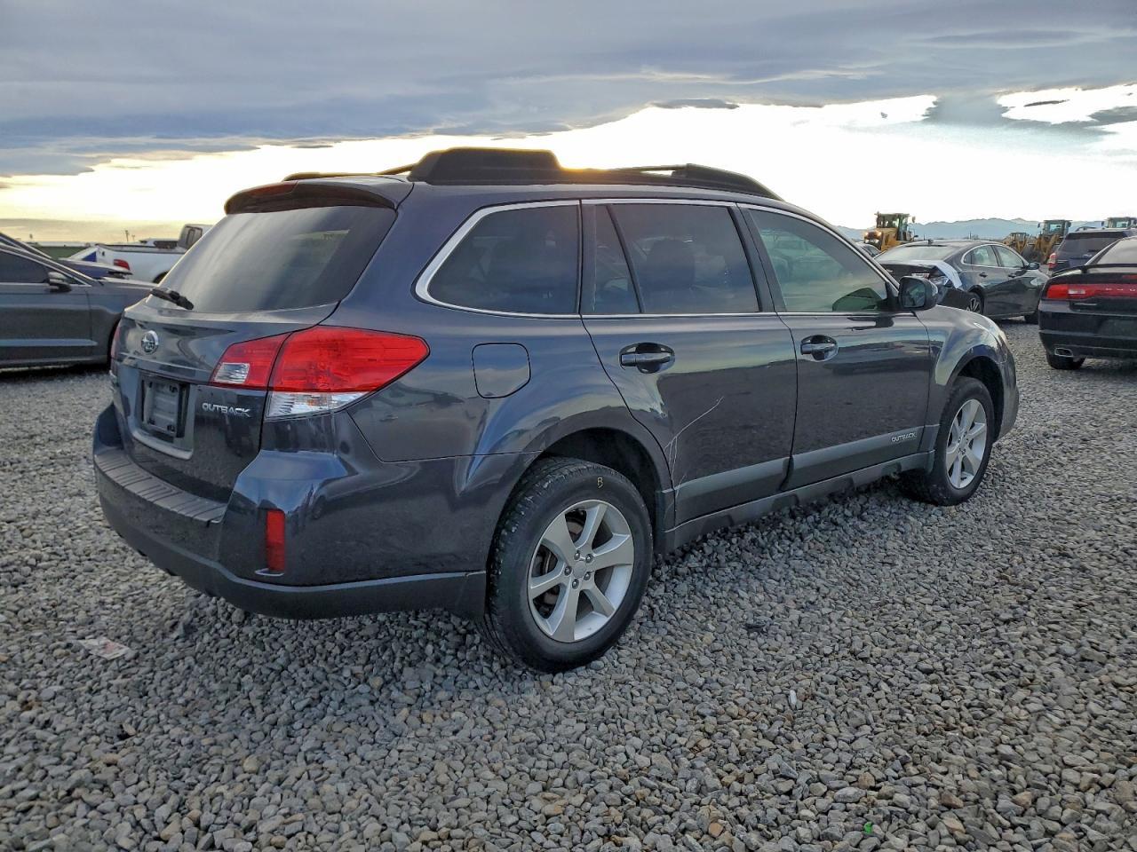 2013 SUBARU Outback