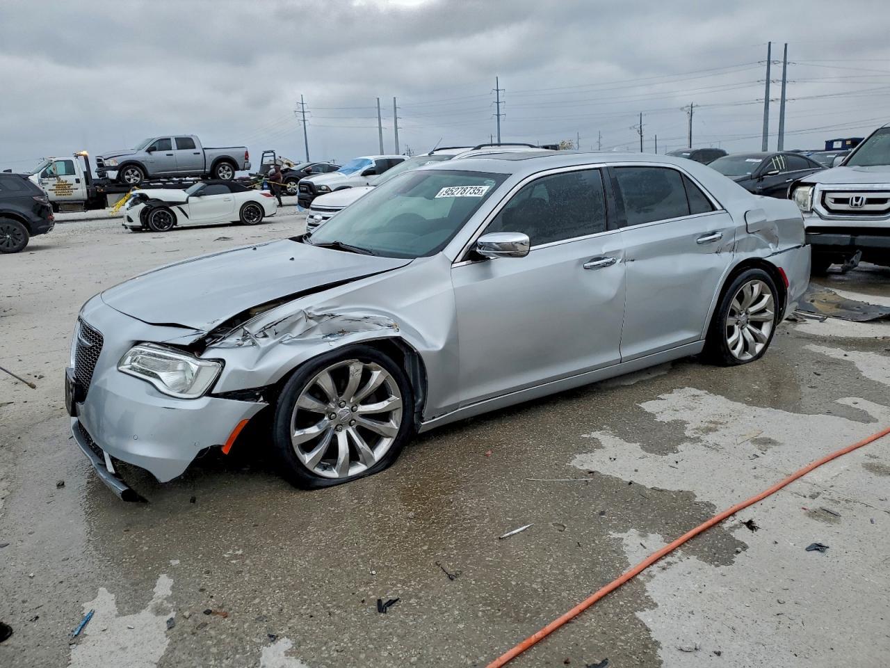 2019 CHRYSLER 300