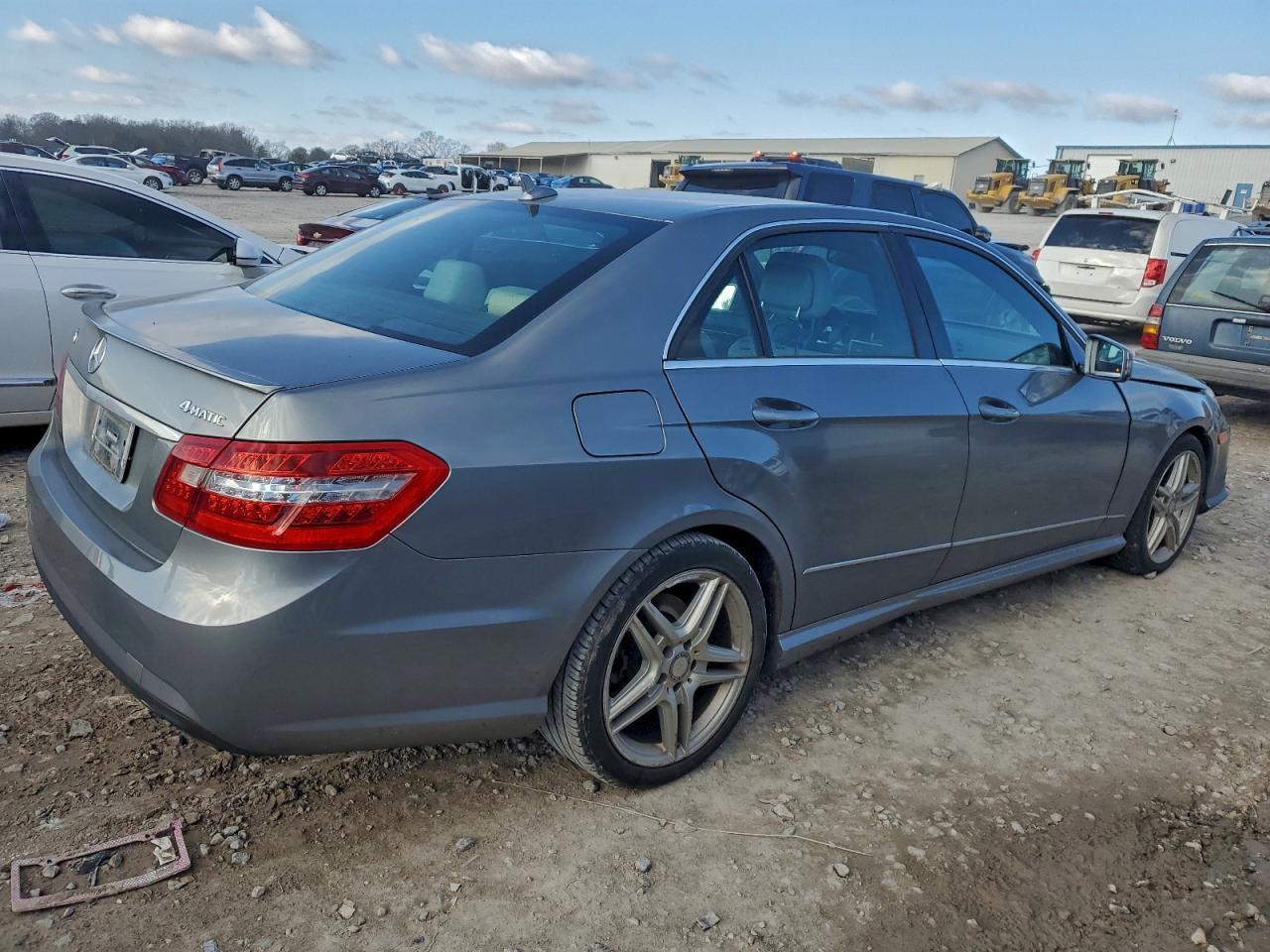 2013 MERCEDES-BENZ E-Class