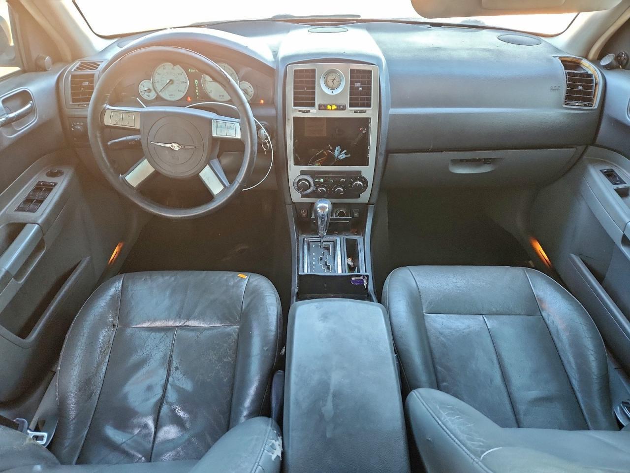 2005 CHRYSLER 300