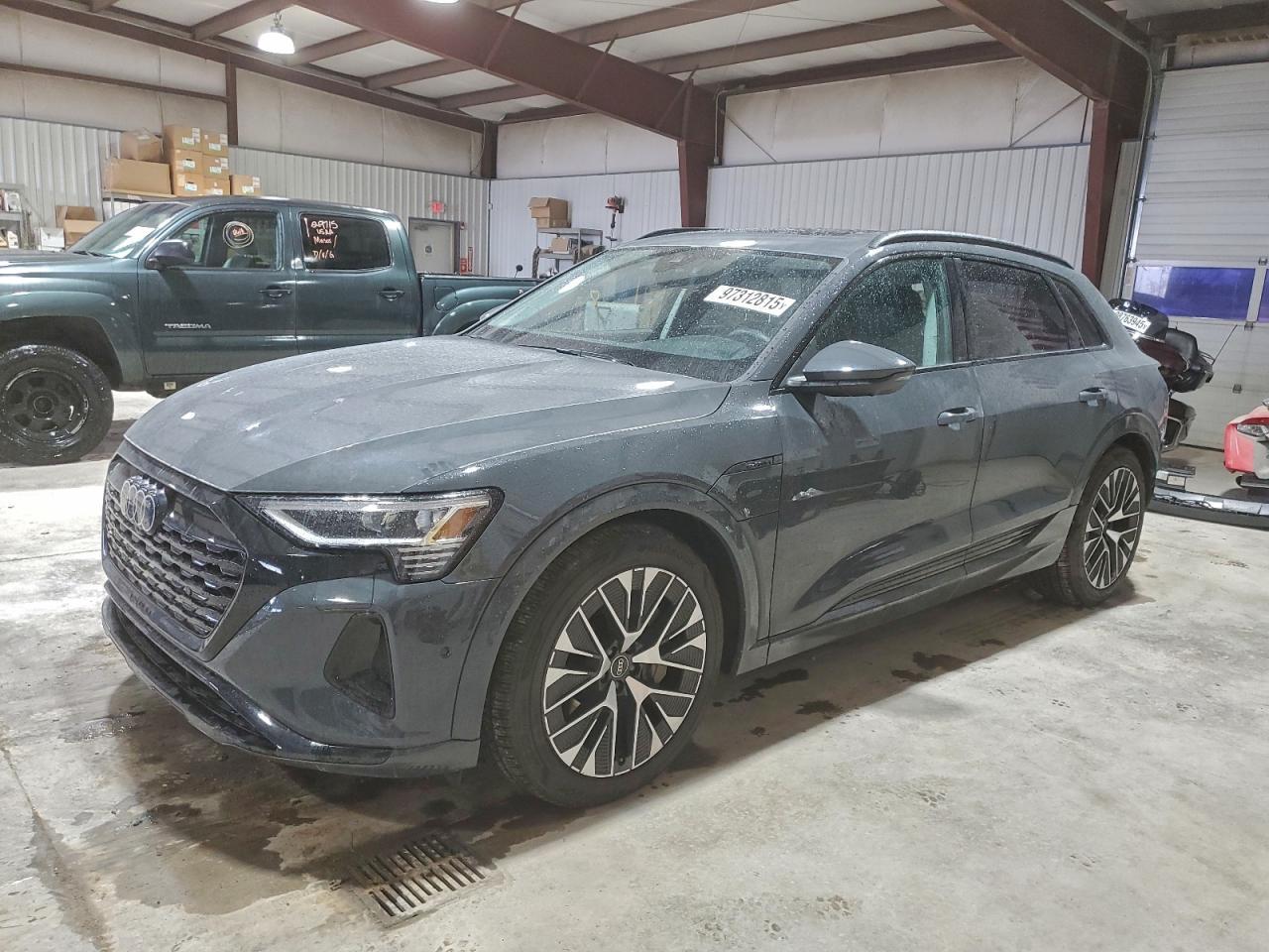 2024 AUDI Q8