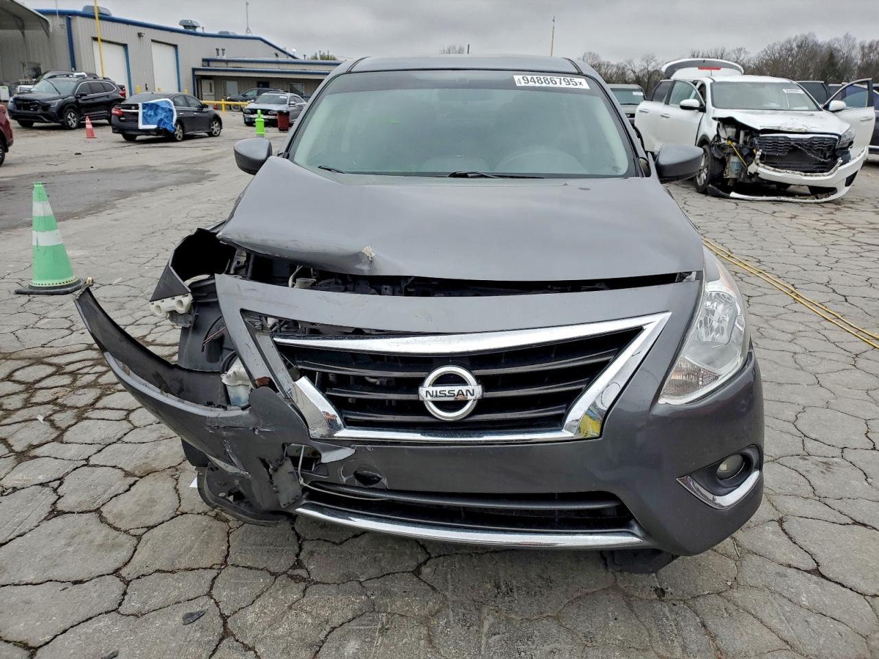 2017 NISSAN VERSA
