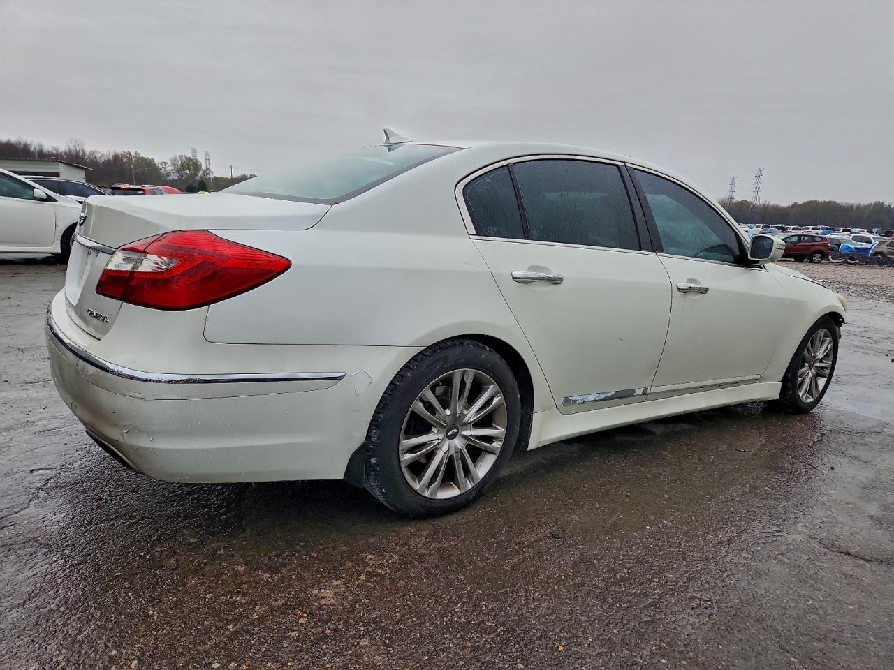 2013 HYUNDAI GENESIS