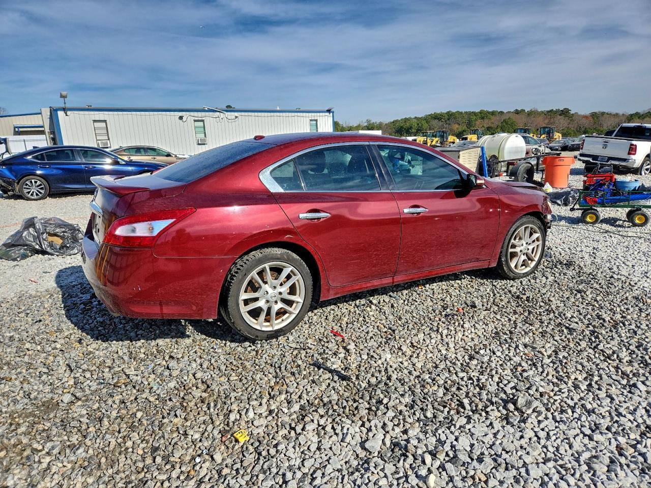 2010 NISSAN Maxima