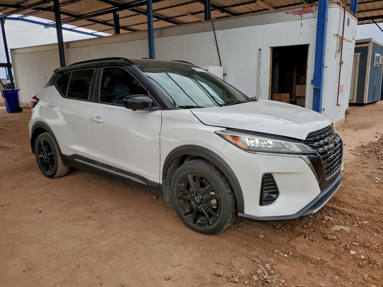 2023 NISSAN KICKS