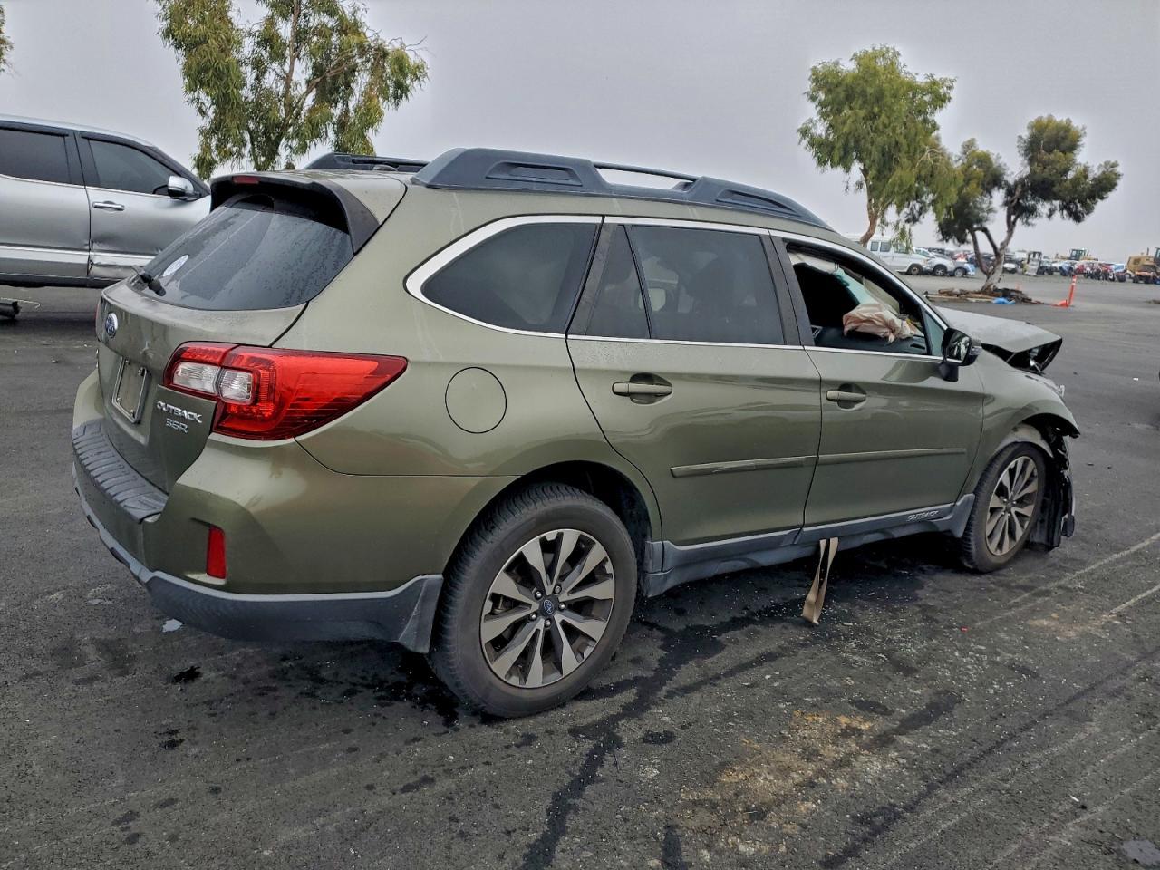 2015 SUBARU Outback