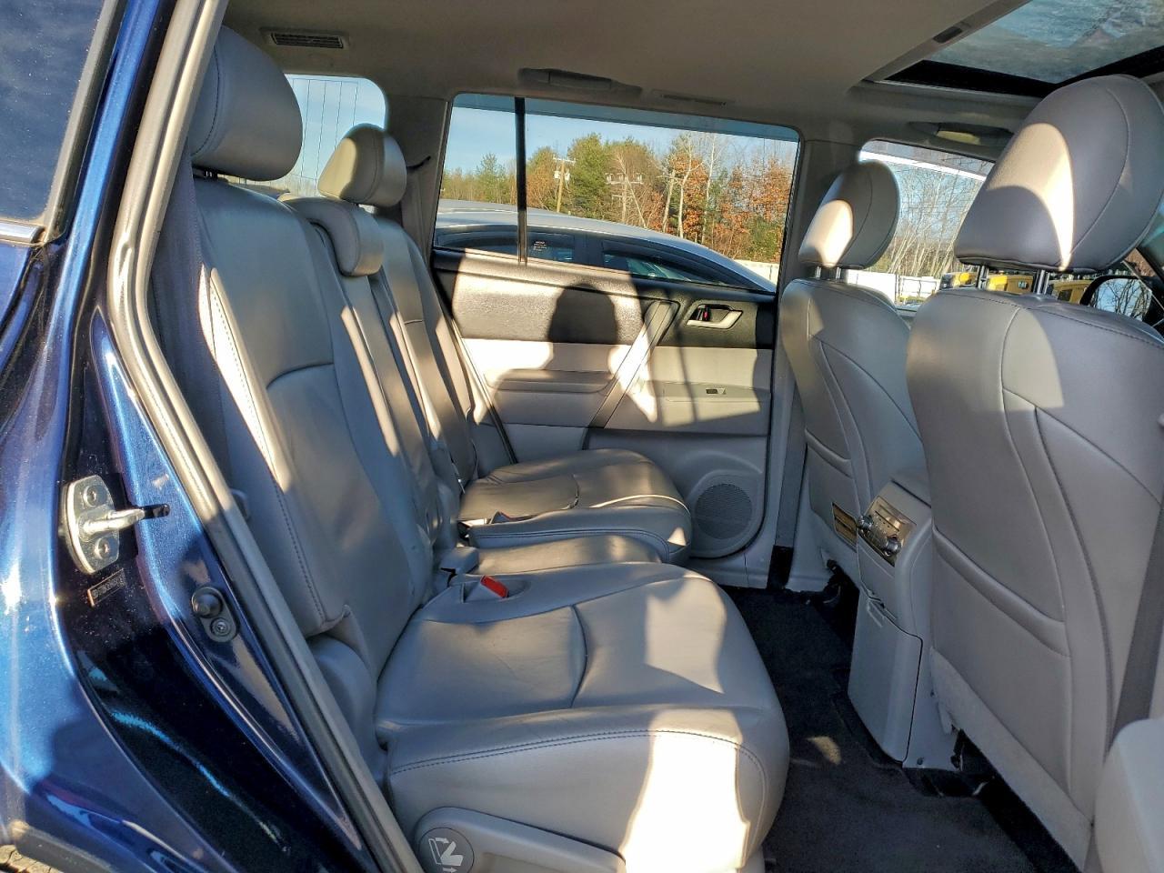 2013 TOYOTA HIGHLANDER