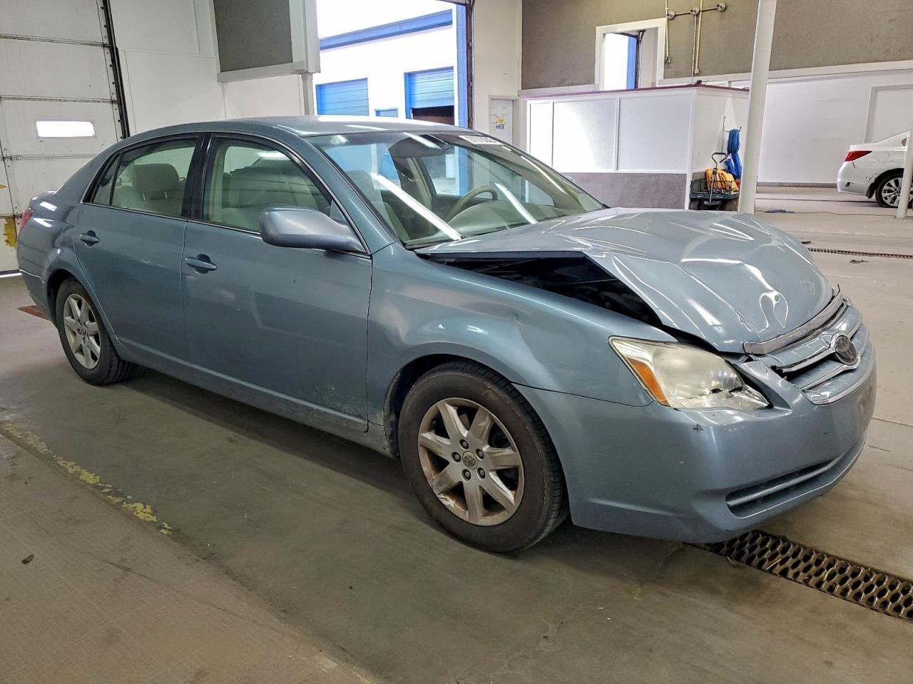 2005 TOYOTA Avalon