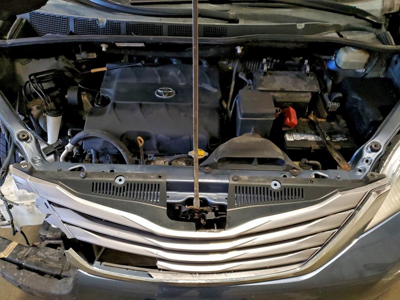 2015 TOYOTA SIENNA