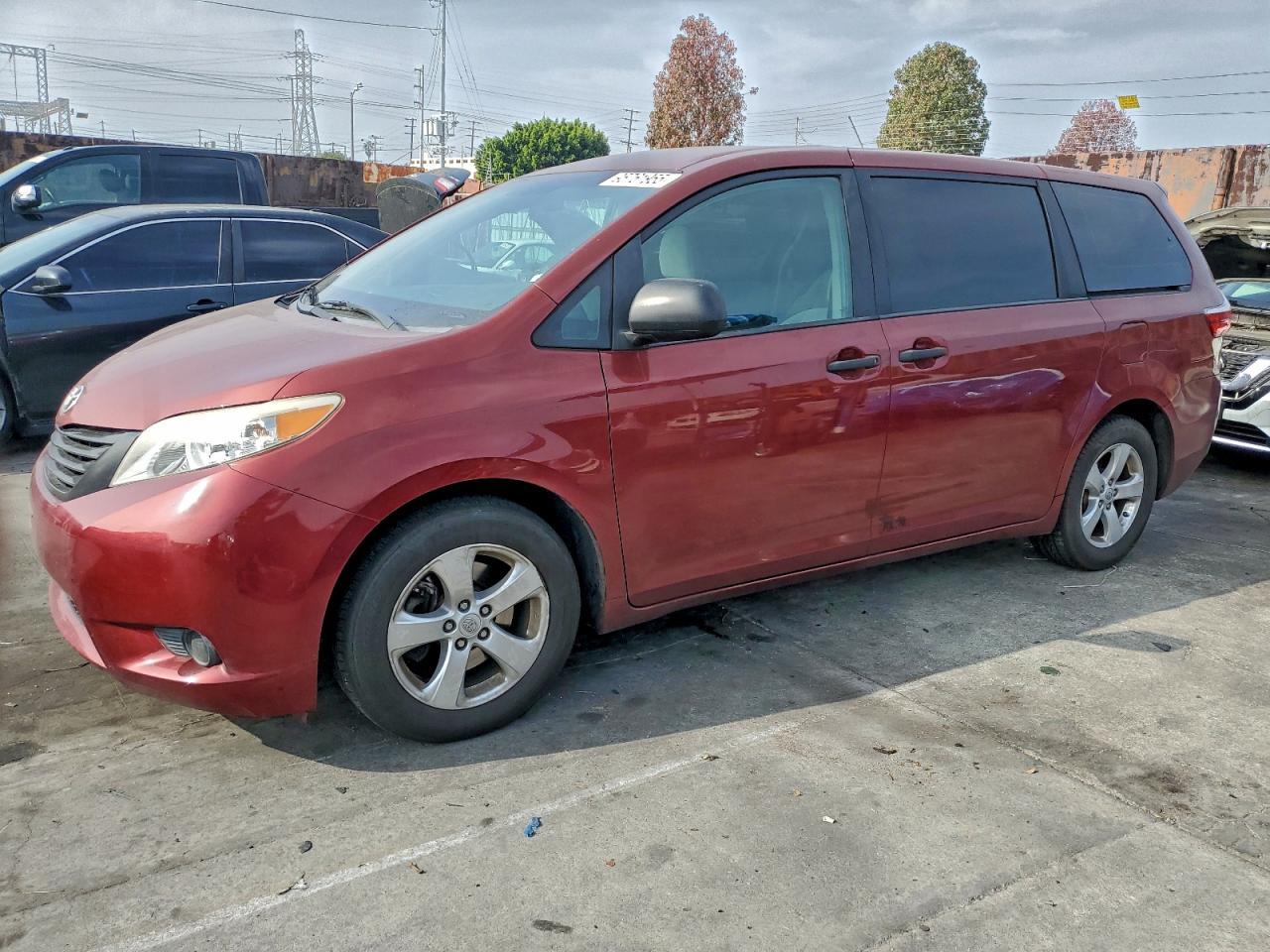 2017 TOYOTA SIENNA