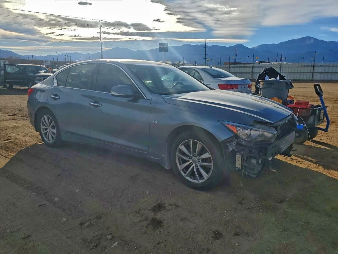 2016 INFINITI Q50