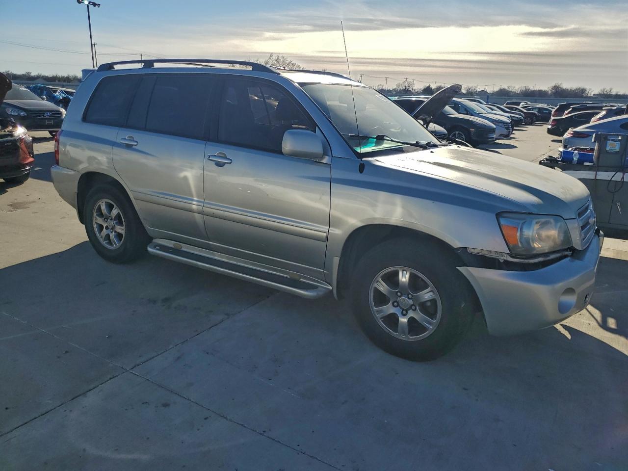 2005 TOYOTA HIGHLANDER