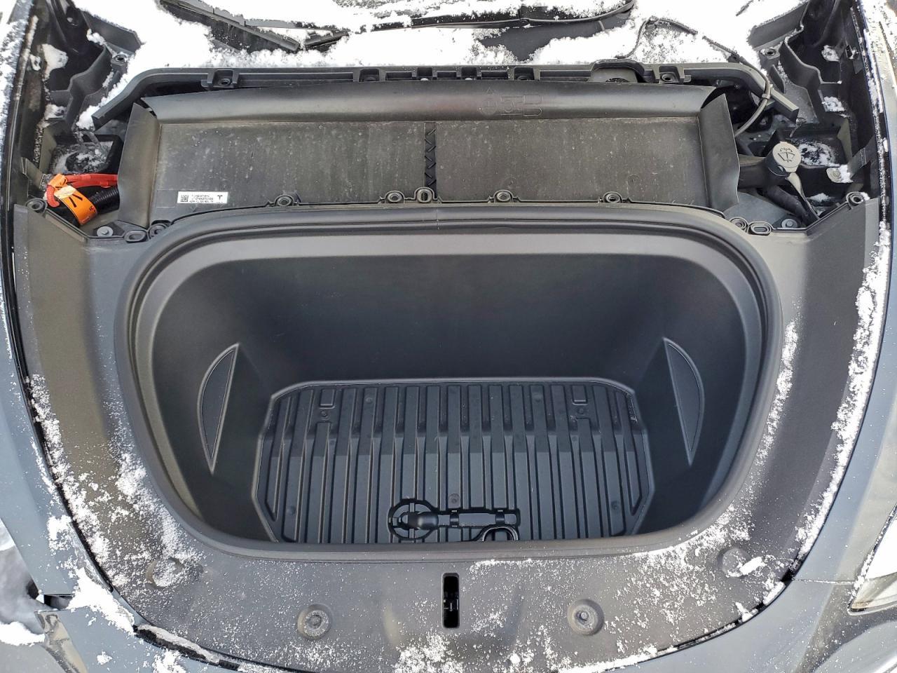 2025 TESLA MODEL Y