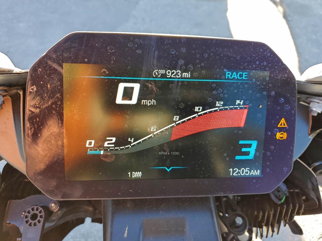 2025 BMW S 1000