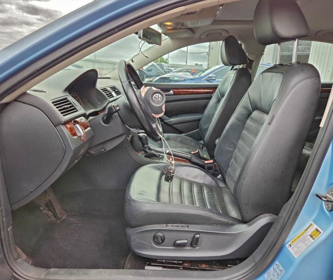 2012 VOLKSWAGEN Passat