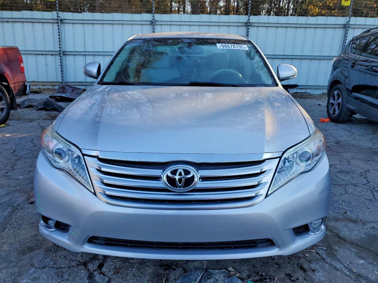 2011 TOYOTA Avalon