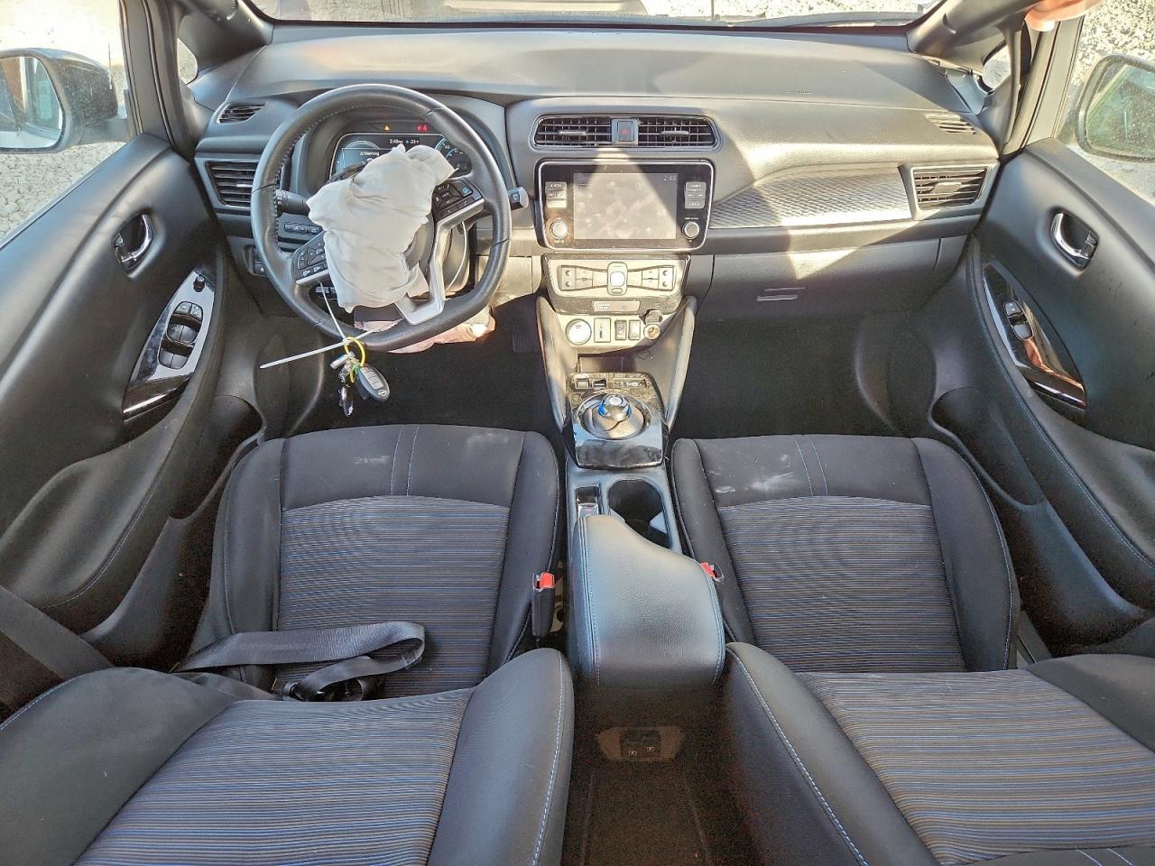 2024 NISSAN LEAF