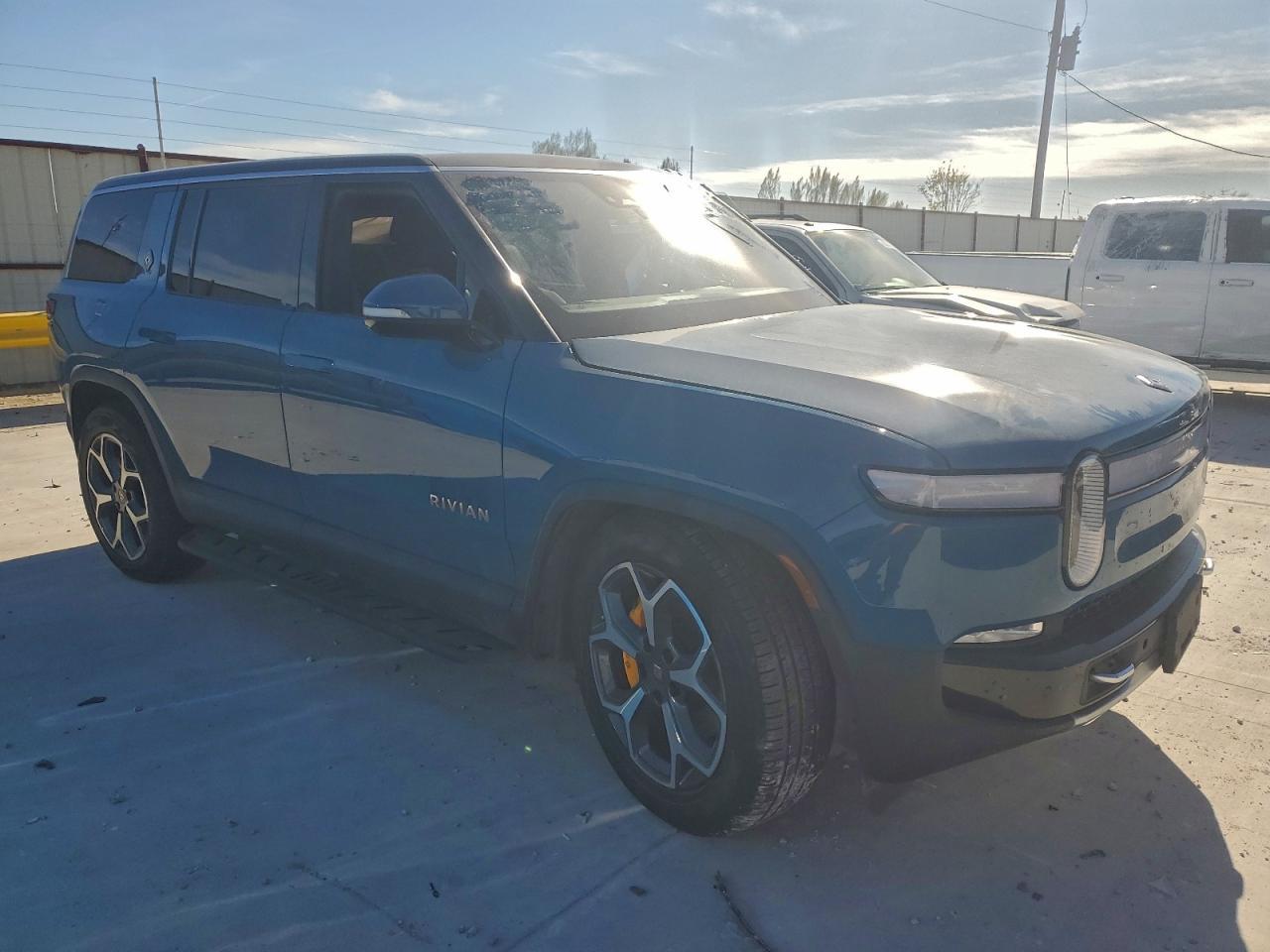 2023 RIVIAN R1s