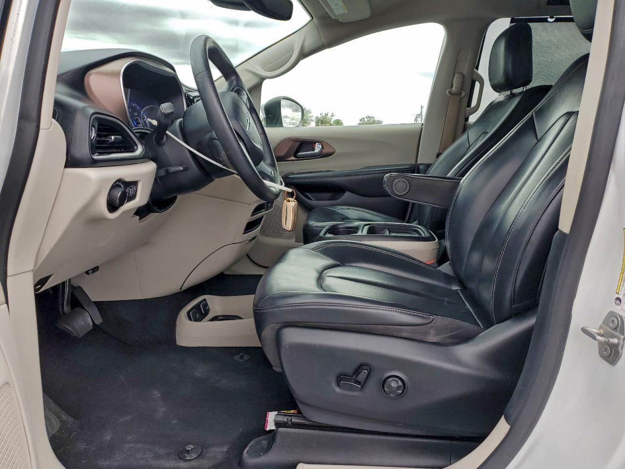 2020 CHRYSLER Voyager