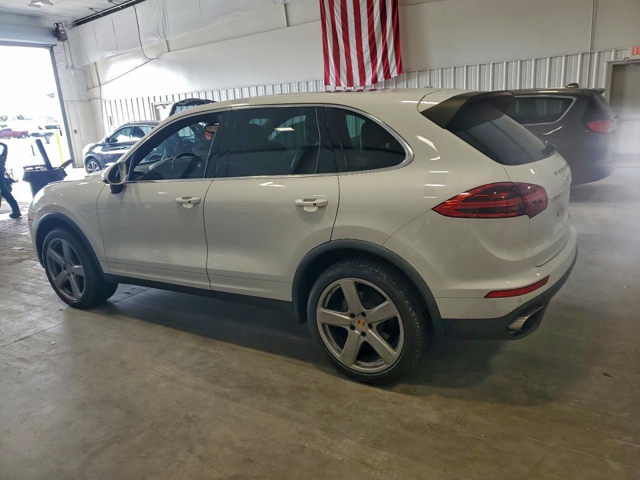 2016 PORSCHE CAYENNE