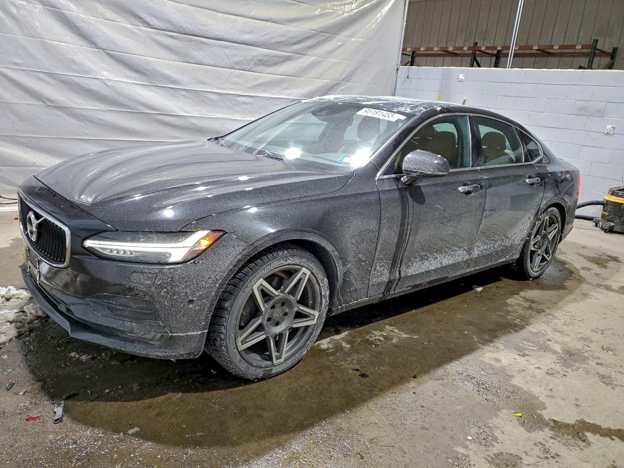 2017 VOLVO S90