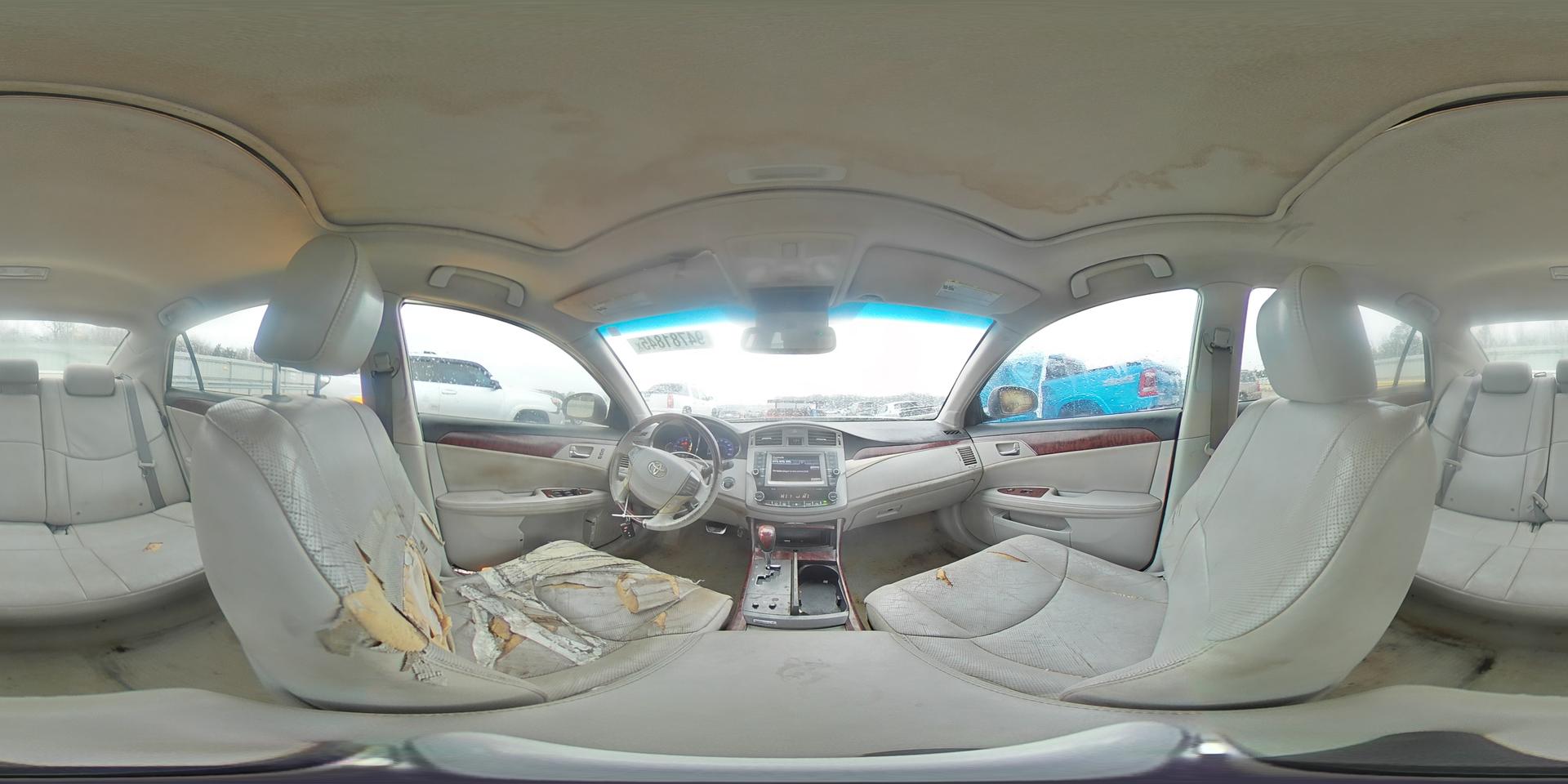2011 TOYOTA Avalon