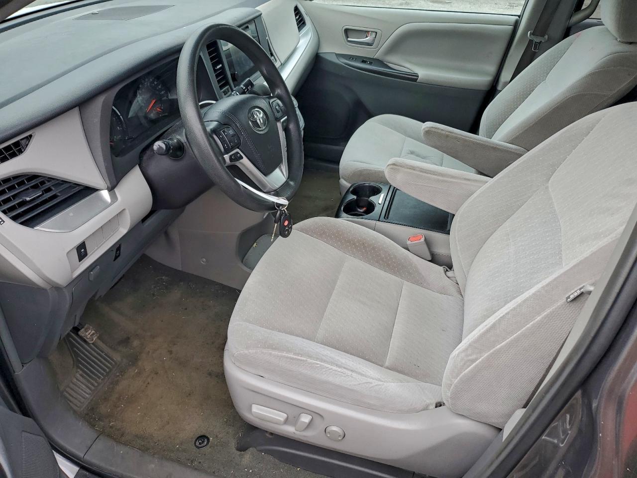 2017 TOYOTA SIENNA