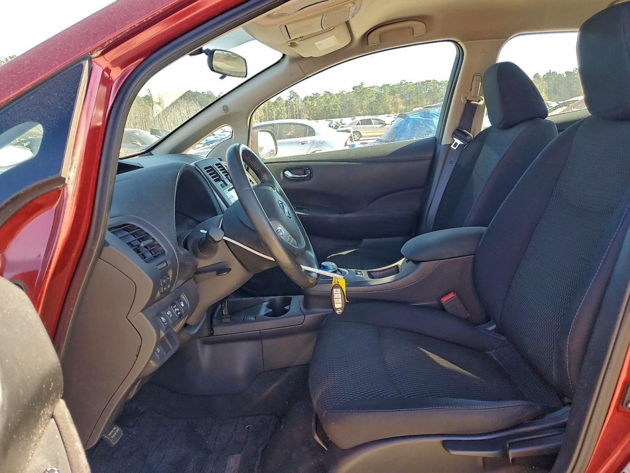 2015 NISSAN LEAF