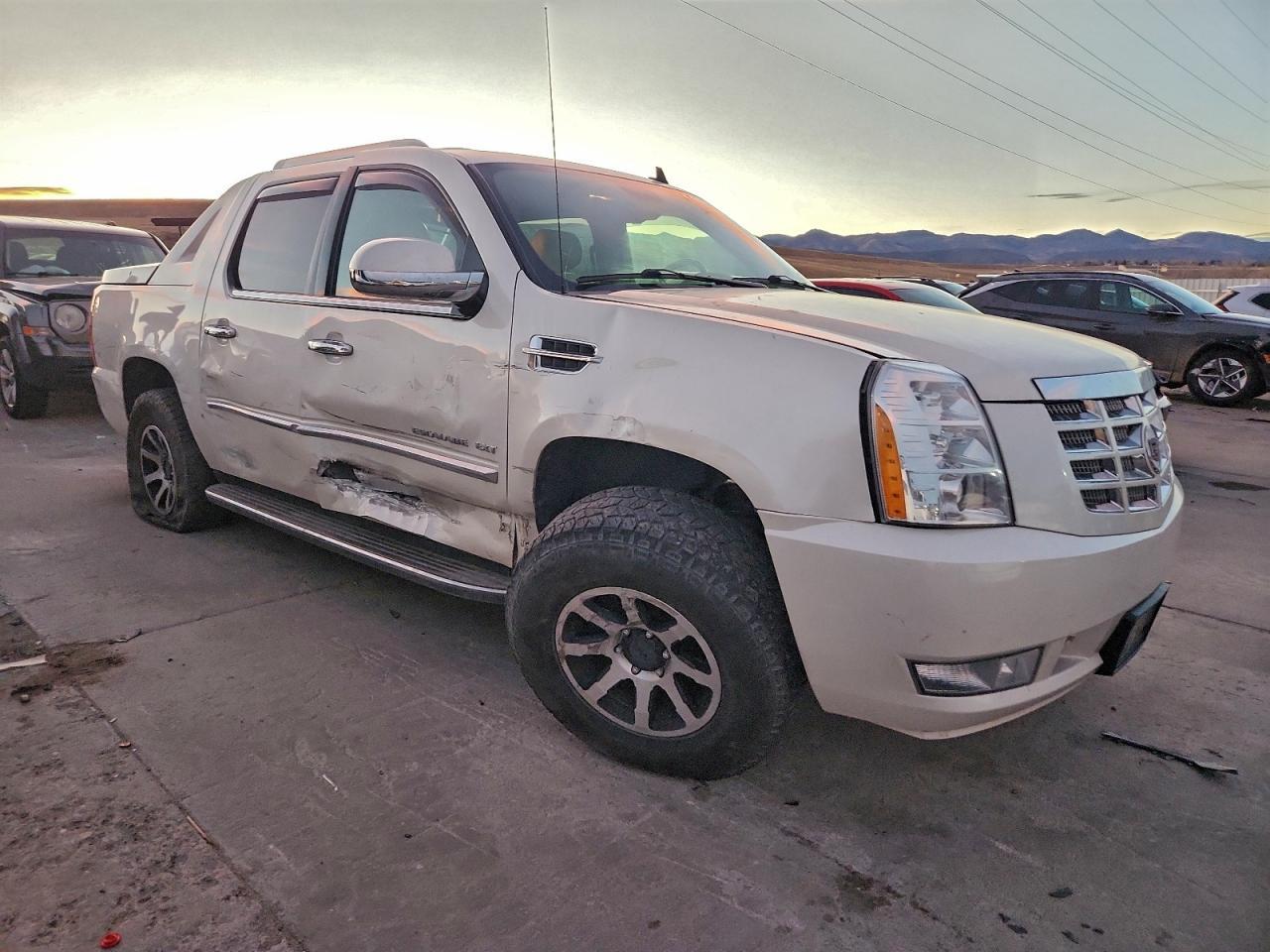2010 CADILLAC Escalade EXT