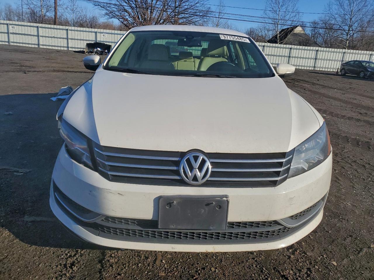 2014 VOLKSWAGEN Passat