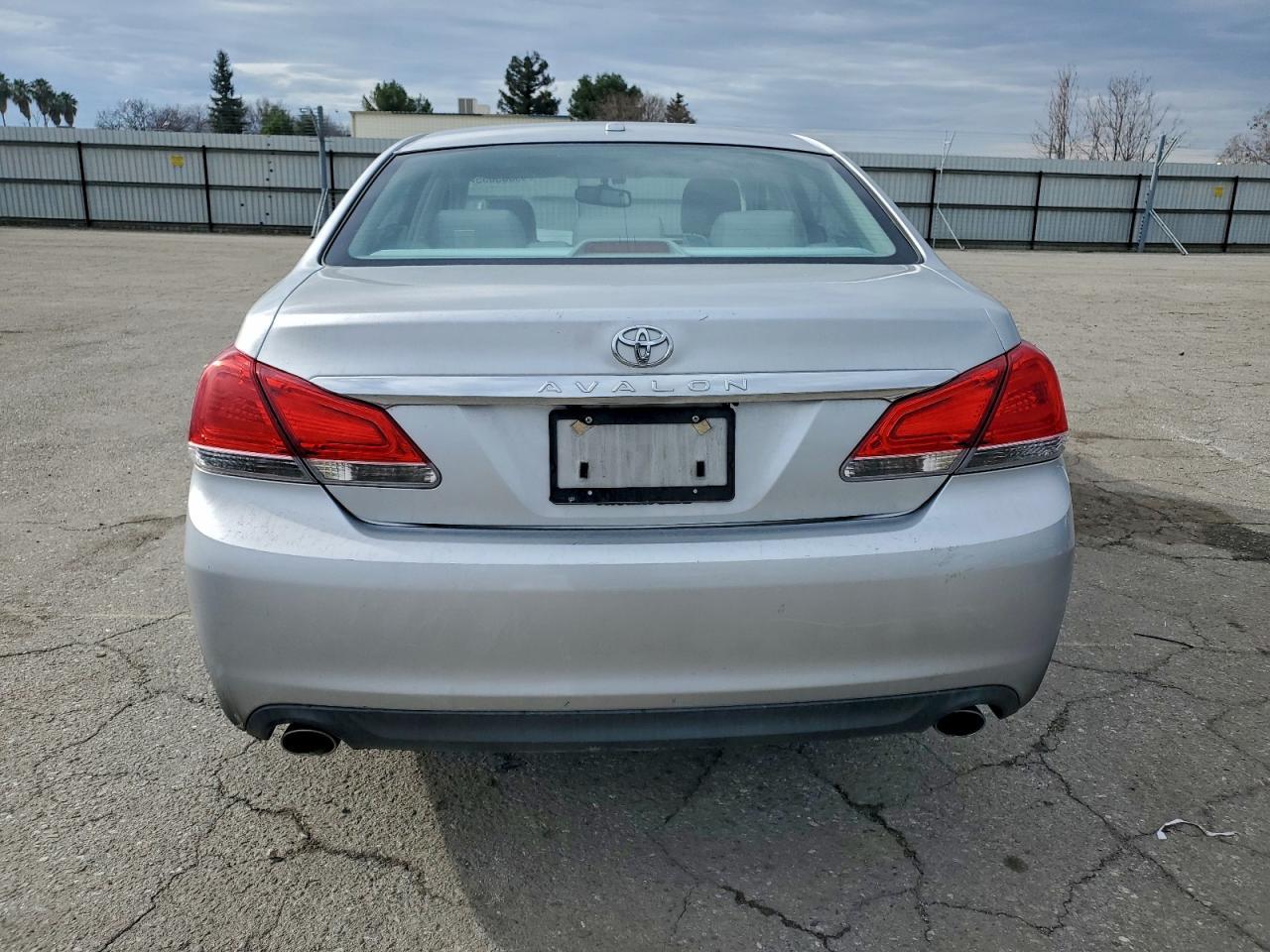 2011 TOYOTA Avalon