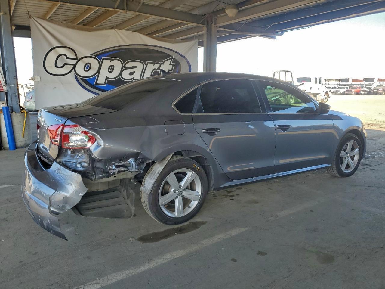 2014 VOLKSWAGEN Passat