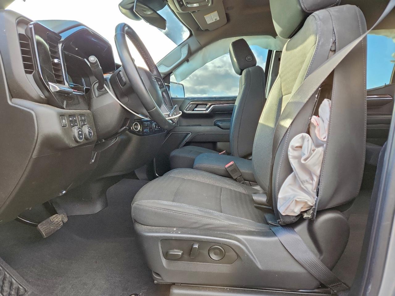 2024 CHEVROLET Silverado
