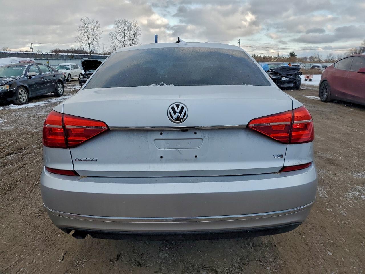 2016 VOLKSWAGEN Passat