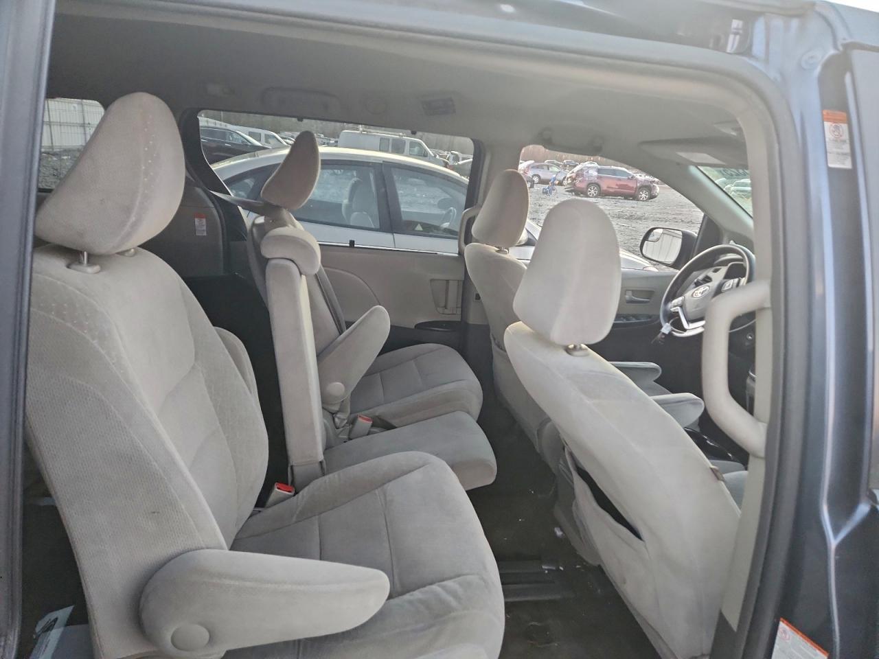 2016 TOYOTA SIENNA