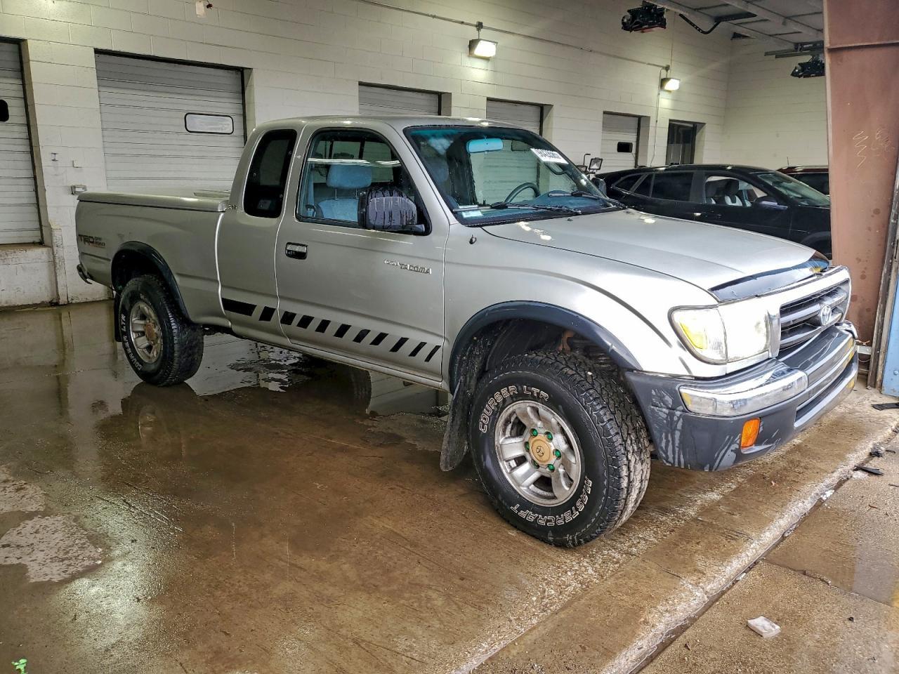 2000 TOYOTA TACOMA