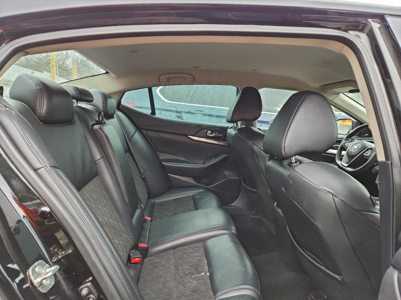 2017 NISSAN Maxima