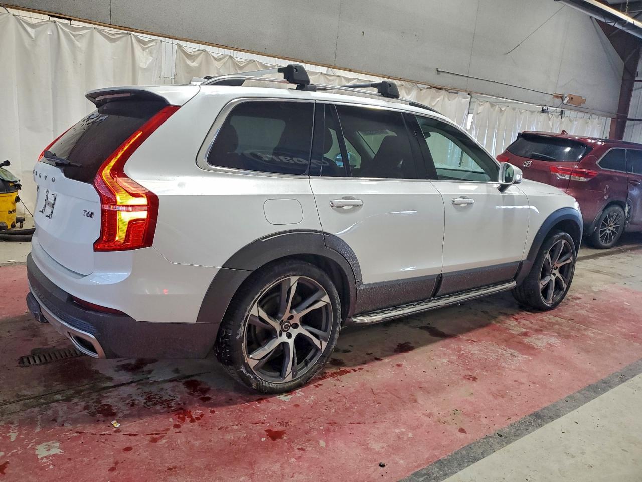 2016 VOLVO XC90