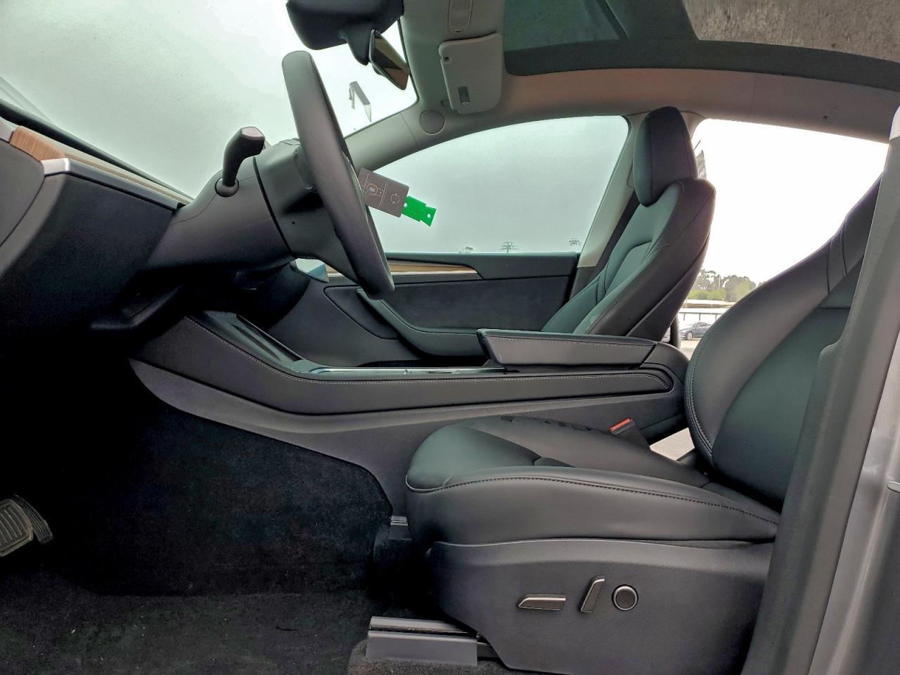 2025 TESLA MODEL Y