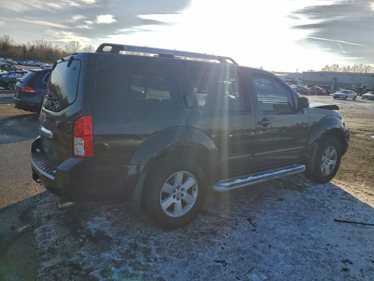 2011 NISSAN PATHFINDER