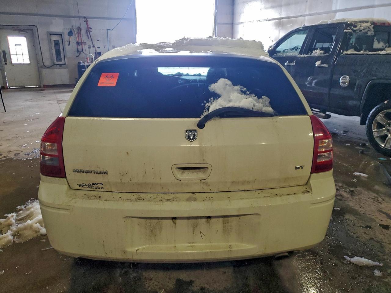 2005 DODGE MAGNUM
