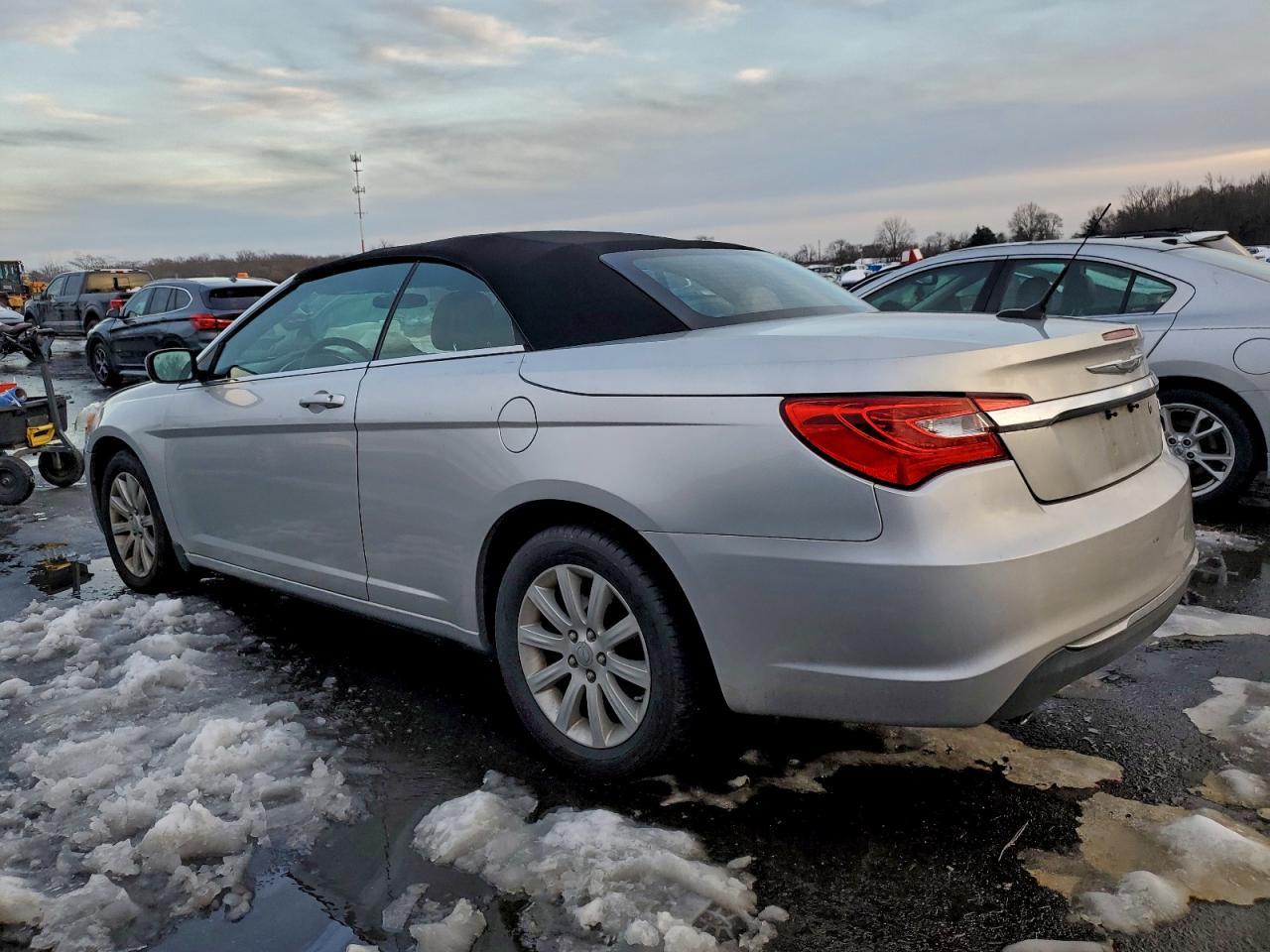 2011 CHRYSLER 200