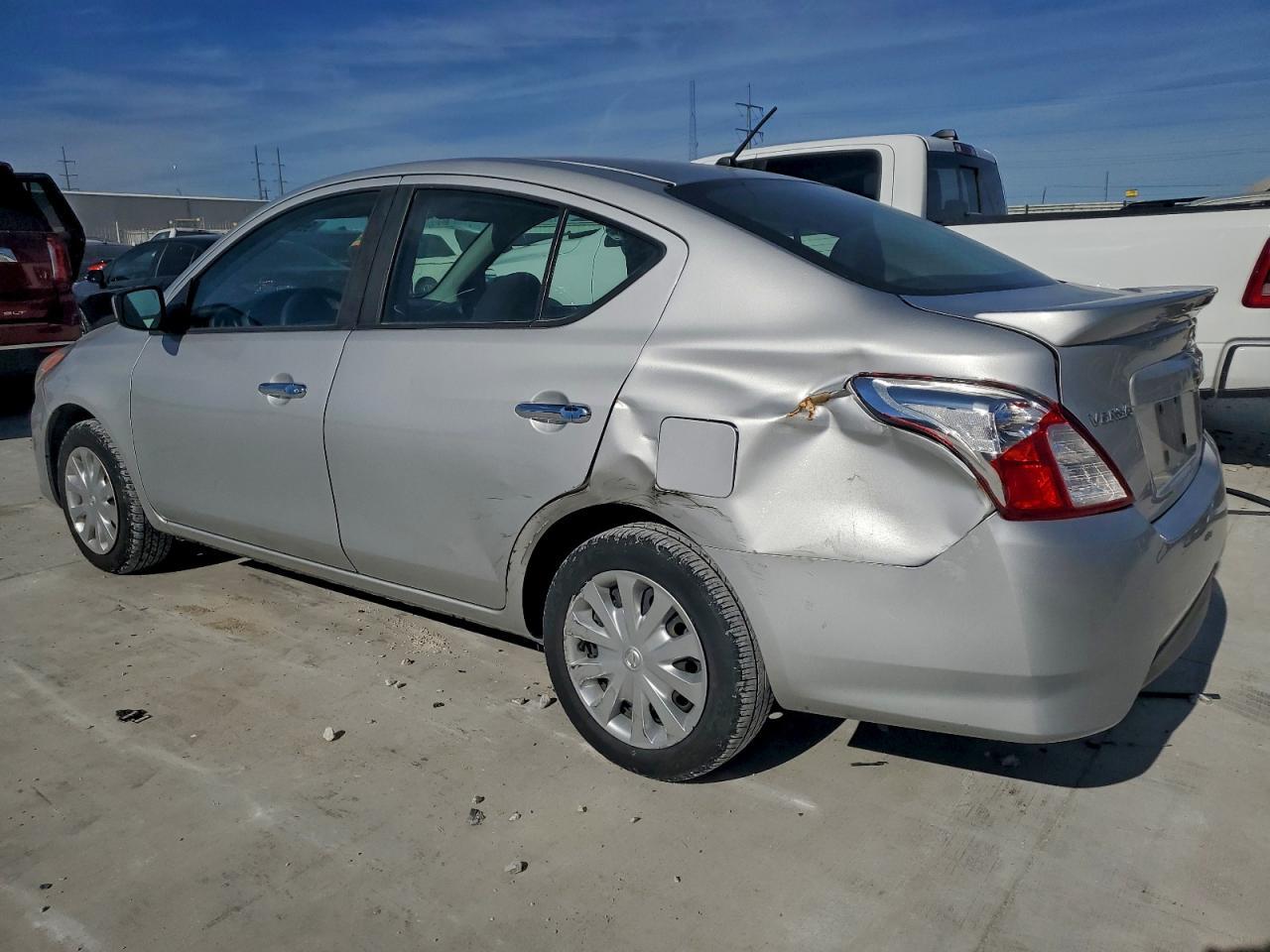 2017 NISSAN VERSA